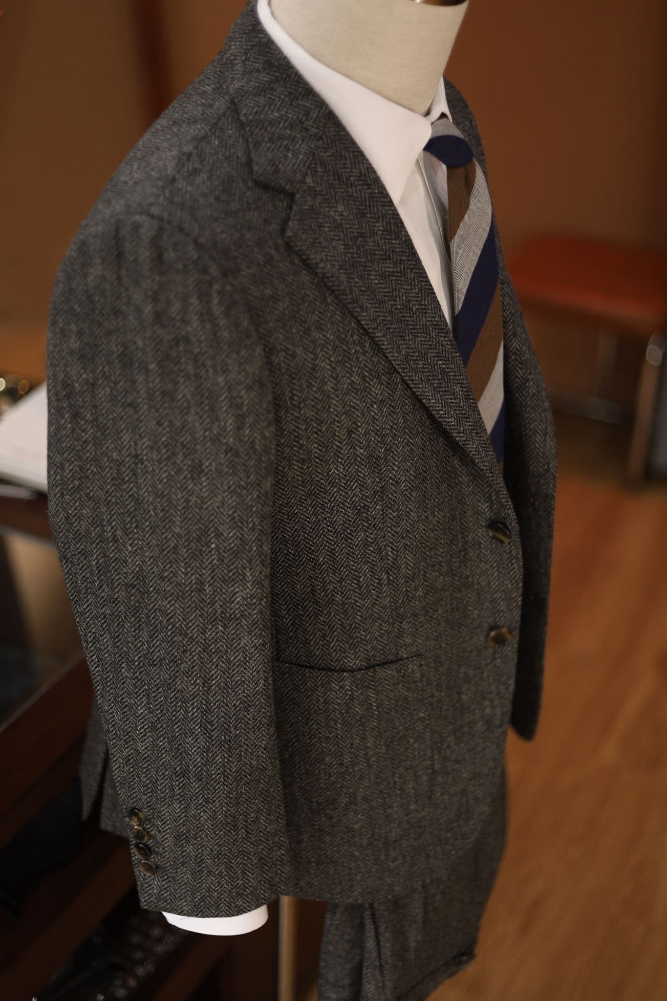 grey-herringbone-holland-and-sherry-sherry-tweed-suit