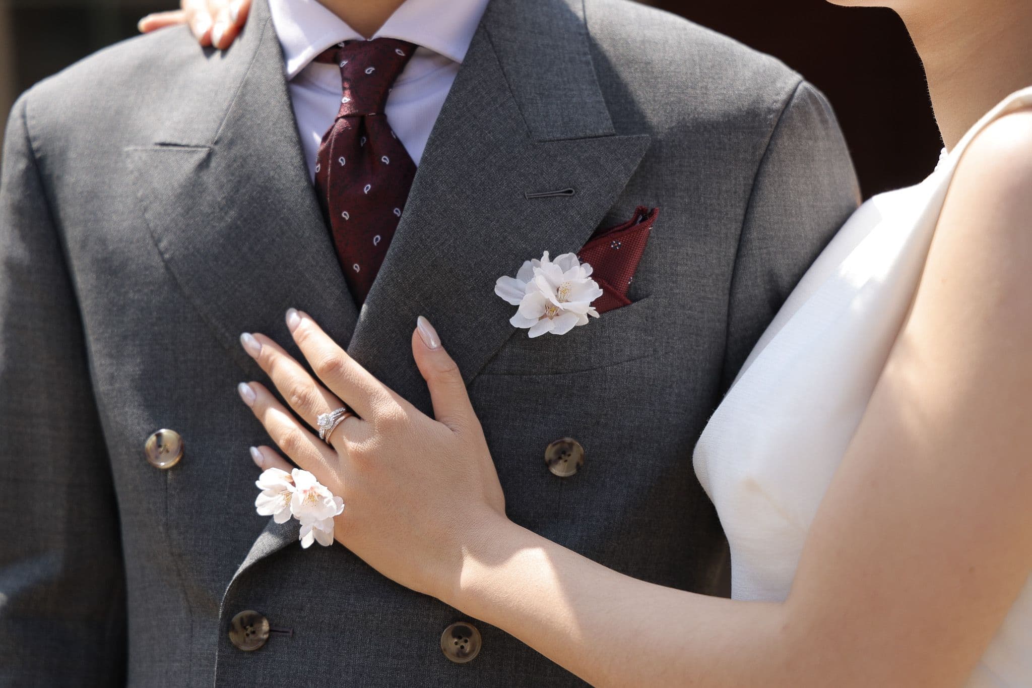 Vì Sao Chú Rể Nên Chọn Suit May Đo Cho Ngày Cưới?